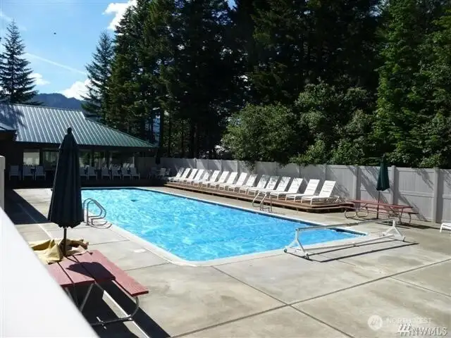 Pineloch Sun Pool.