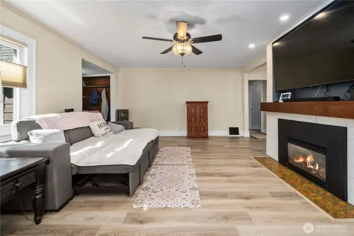 Looking back toward the open space entry - the front door is in the nook shown on the far left side.