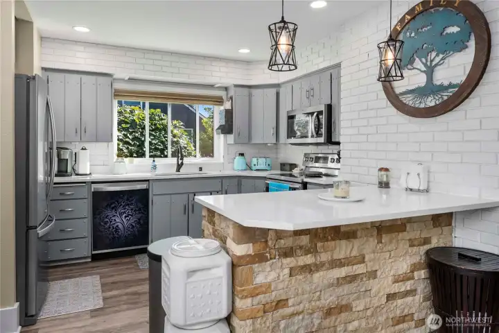 Gorgeous kitchen with stunning modern uipdates.
