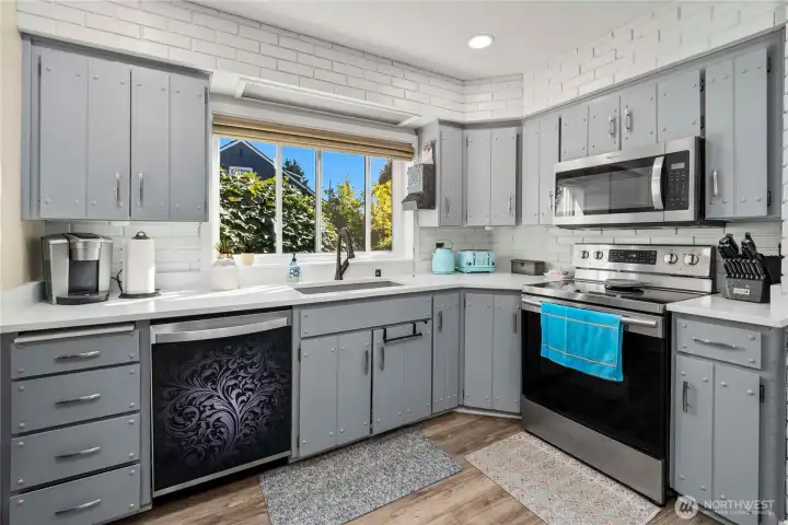 The current stove/range is electric but the kitchen is also plumbed for gas if you prefer cooking with gas.