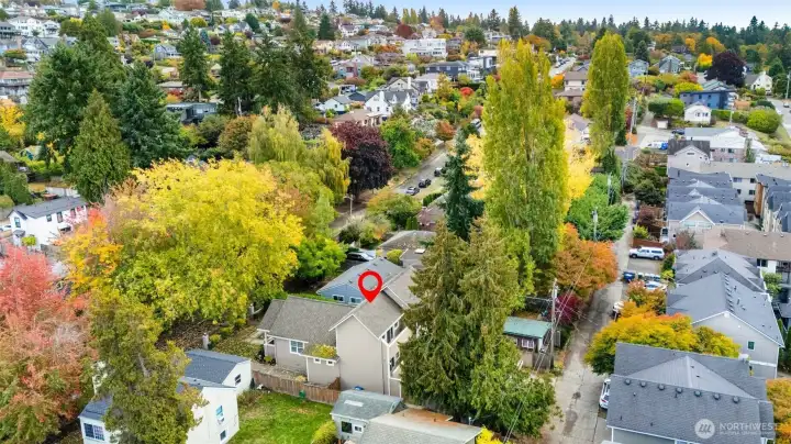 Close to Grocery Stores, West Seattle Bridge, Coffee Shops & Public Transportation