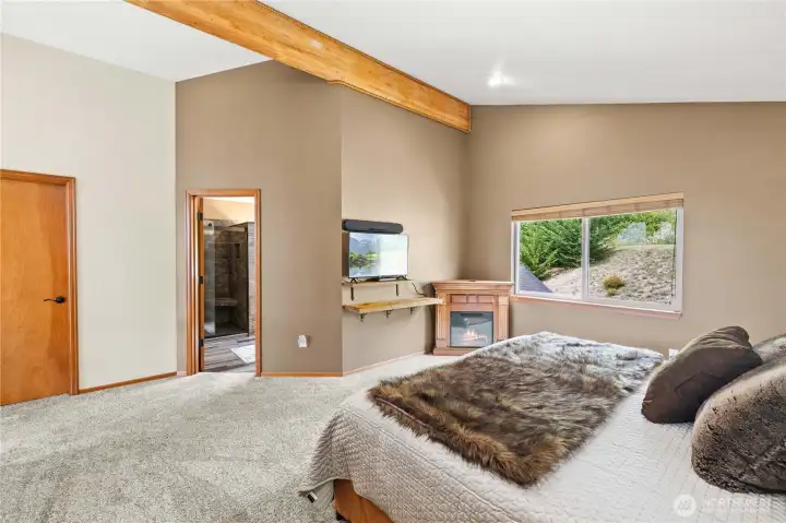 Attached 5-Piece En Suite