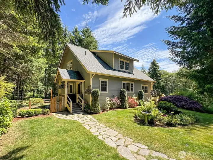 Welcome to 325 Evergreen View Parkway, Port Angeles, WA!