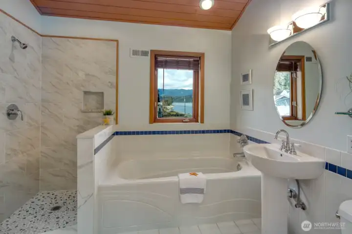 Full 4-piece bath ensuite--Shower now has custom glass wall and door installed.