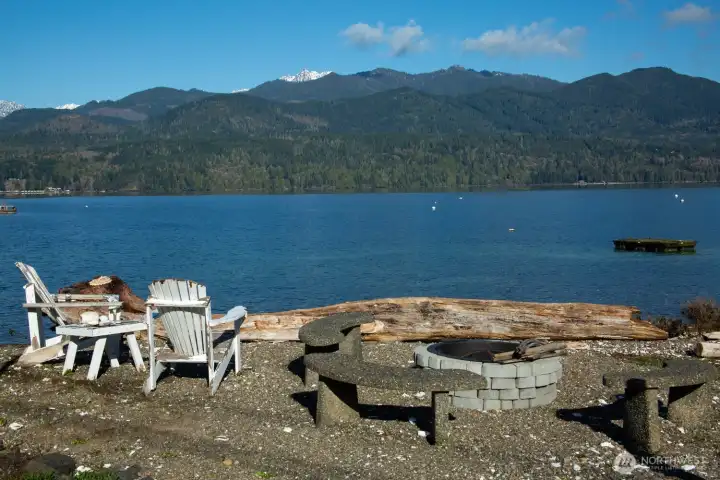 Cozy firepit and seating area for s'mores or stargazing