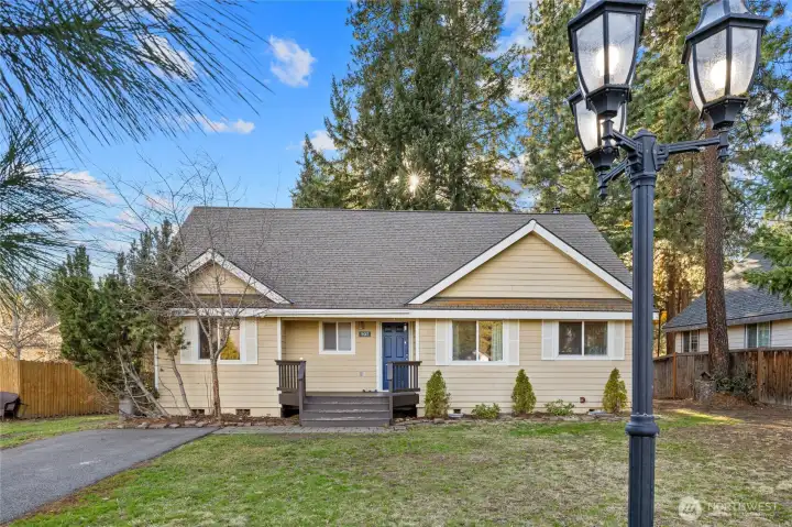 It's a Sweet Rambler, Large Front Yard! Ready for your personal touches!