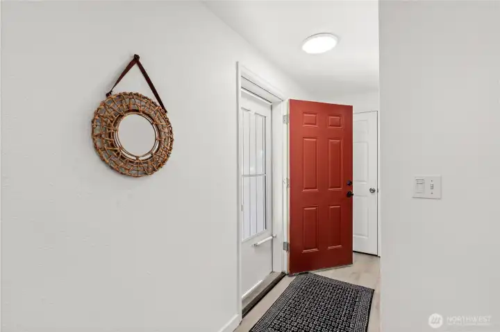 Entry  12615 68th Av Ct E, Puyallup, WA 98373-8821