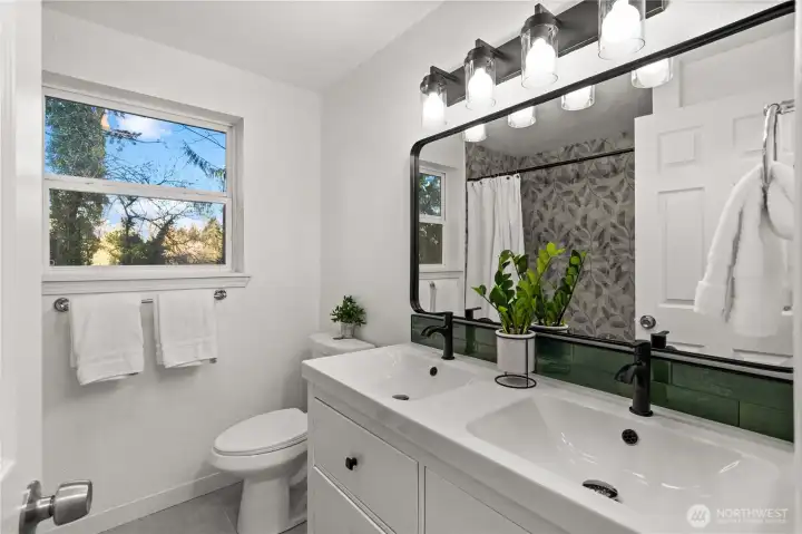 Main Floor Bath  12615 68th Av Ct E, Puyallup, WA 98373-8821