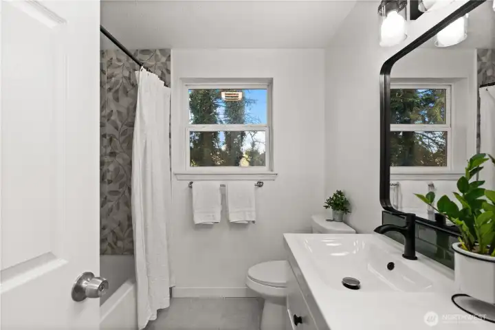 Main Floor Bath  12615 68th Av Ct E, Puyallup, WA 98373-8821