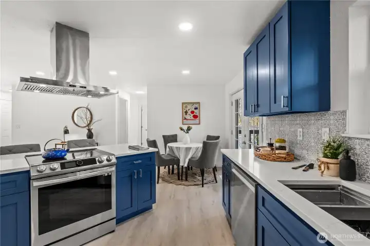 Kitchen & Dining Area  12615 68th Av Ct E, Puyallup, WA 98373-8821