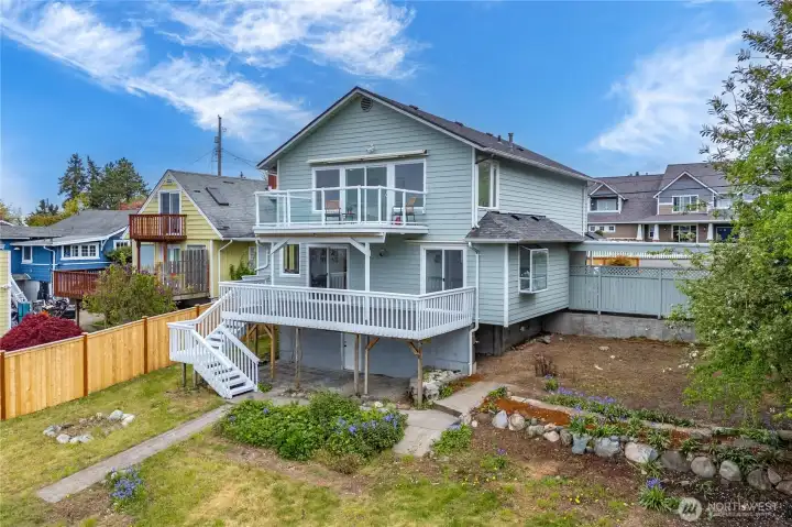 Notice the fire pit on the left, perfect for making smore's & memories