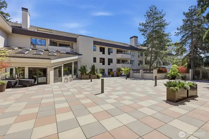 Amenities: Courtyard