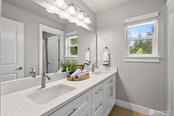 Upstairs full bath