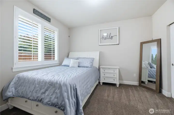 Main level en-suite bedroom.
