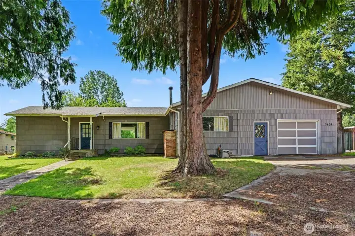 Welcome to this charming 3-bedroom, 1.75-bath home in a convenient Everett location full of potential and flexibility.