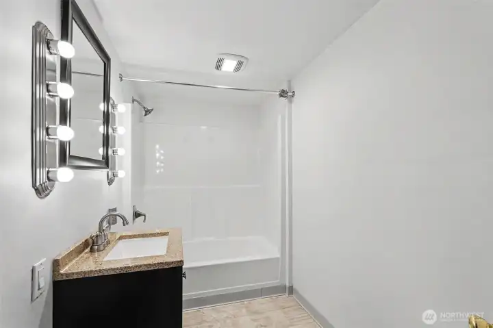 Full bathroom adjacent to the primary.