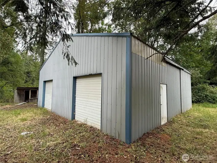 Detached garage