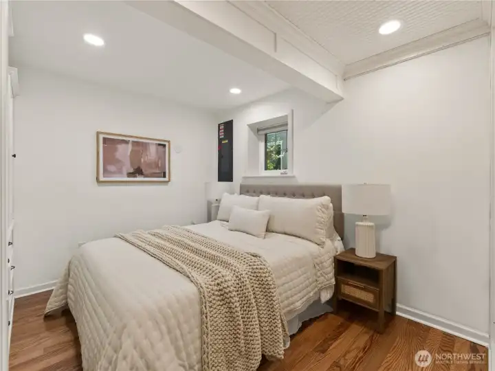 A cozy and inviting bedroom designed to maximize both comfort and functionality.