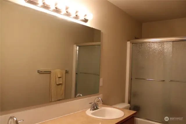 Upstairs full bathroom