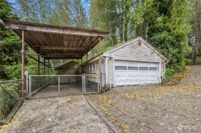 Detached 2 car garage, covered parking and well house behind