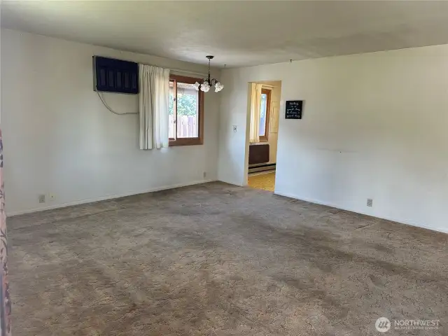 Livingroom to Kitchen