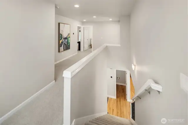 Large landing on the 2nd level.