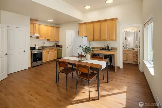 Full kitchen, 2nd Laundry and full bath.