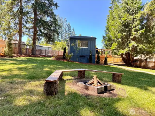S'mores are waiting to be made with this awesome fire pit.