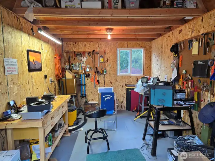 Shop w/ power, heat, and insulation.