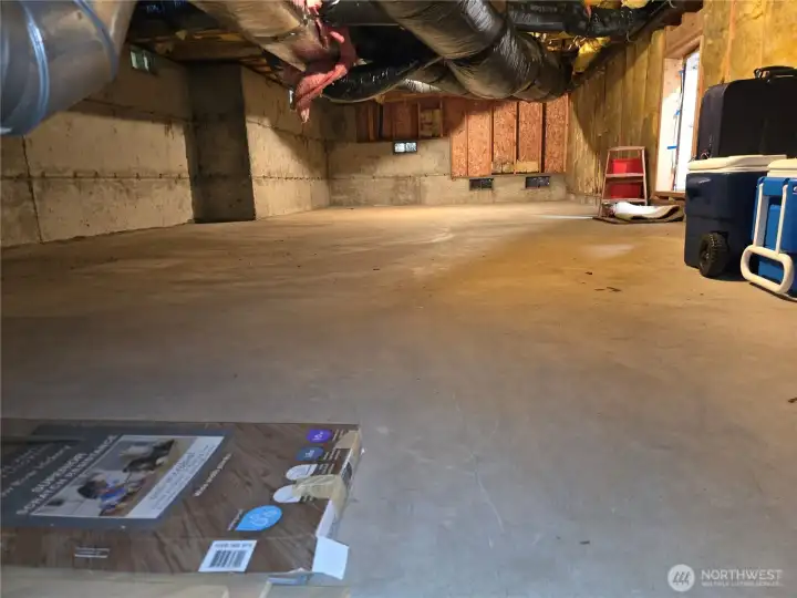 Massive storage room.  Dry and secure.  ~500sft.
