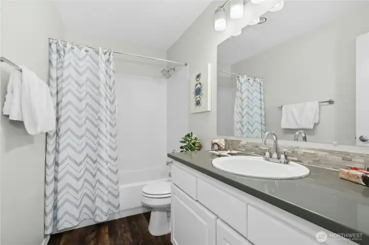 Hallway Bathroom with tub
