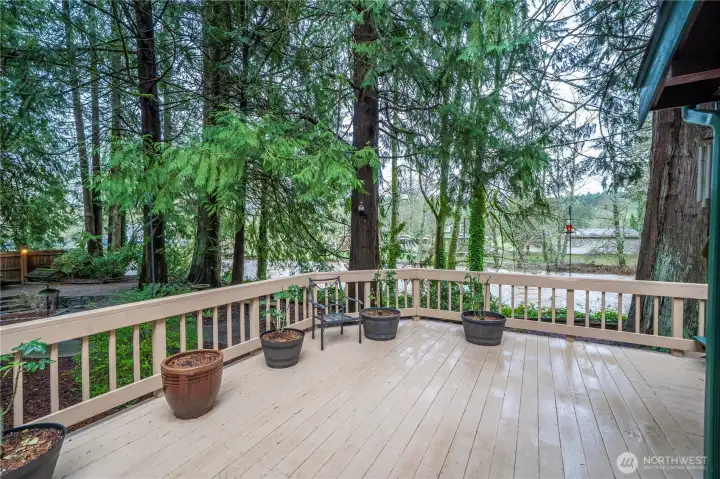 Views from every space of this extra large deck!