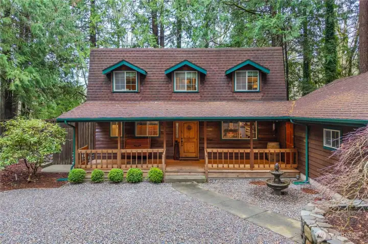 Imagine relaxing on this beautiful front porch!
