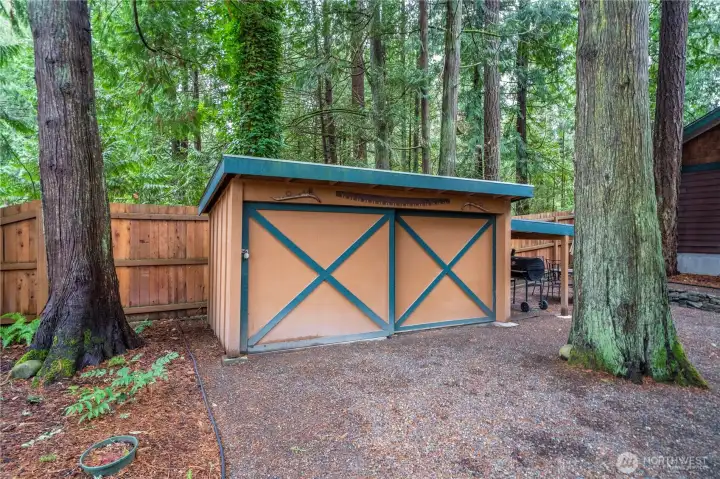 Great sized storage shed!