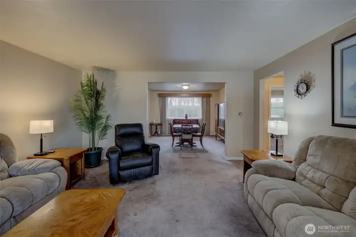 Spacious living room