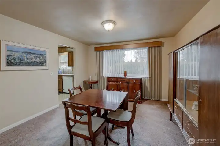Large central dining room