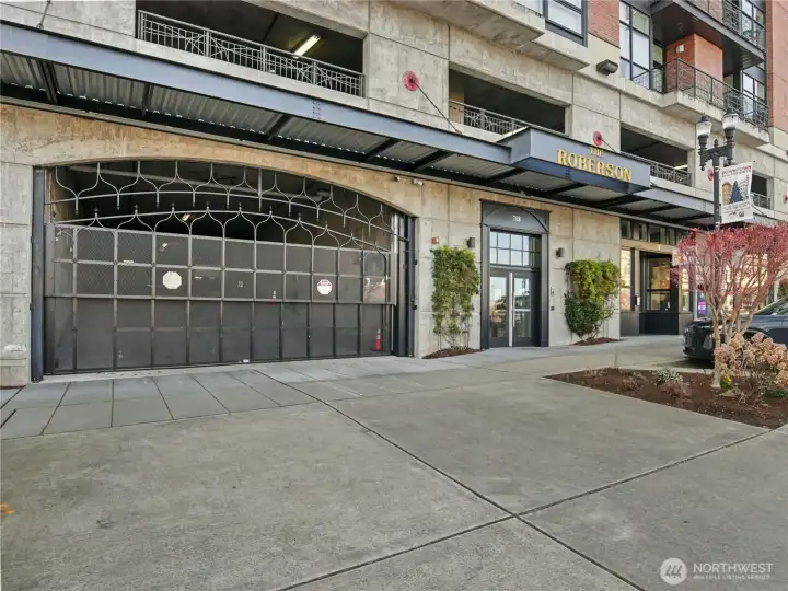 Lobby entrance to The Roberson on Market St.