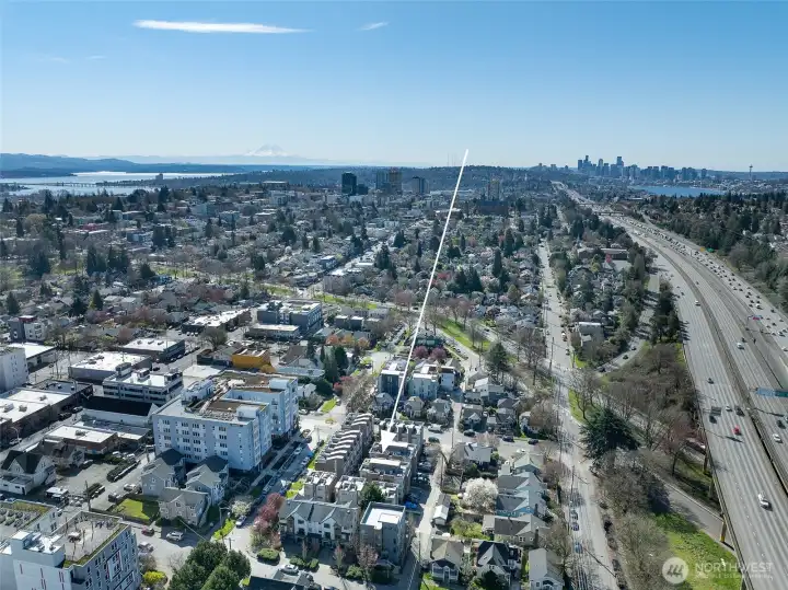 Easy commute to downtown and University of Washington