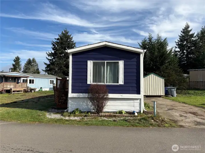 Two-bedroom, 2-bathroom, 924 square feet.