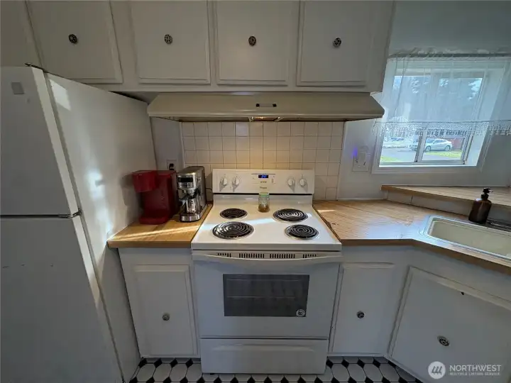 Nicely laid out kitchen