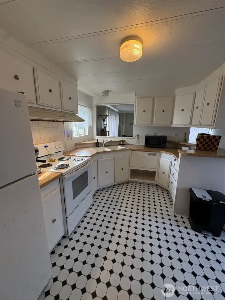 Ample kitchen with eat in space at raised bar