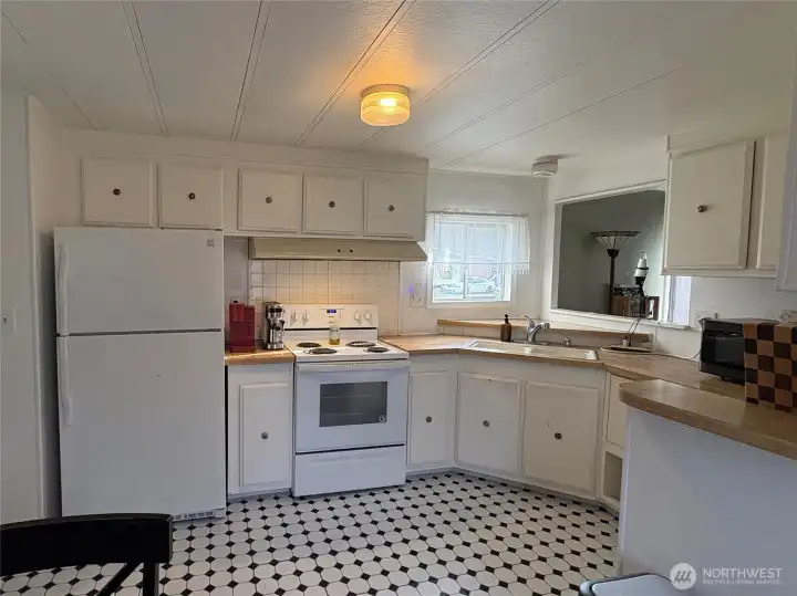 Lots of room for meal prep for more than one person