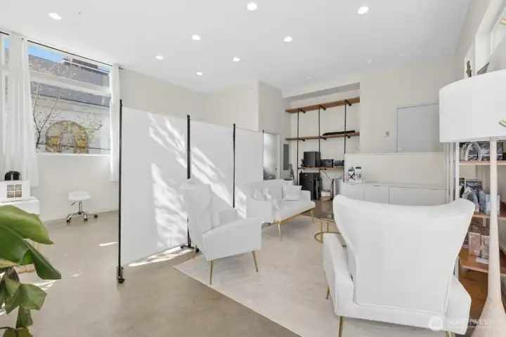 Ground Floor commercial office, studio, personal gym or AirBnB rental