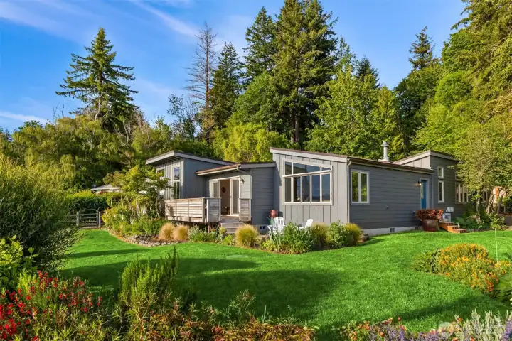This property has wonderful mature plantings and gets tremendous sun exposure for your coastal garden. This property has wonderful mature plantings and gets tremendous sun exposure for your coastal garden.