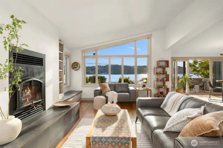 Walls of windows at the front of the home bring in the light and water views. Walls of windows at the front of the home bring in the light and water views.