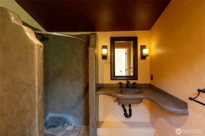 3/4 bath near main hallway