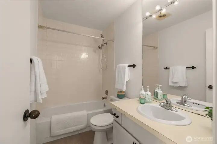 Guest Full Bath