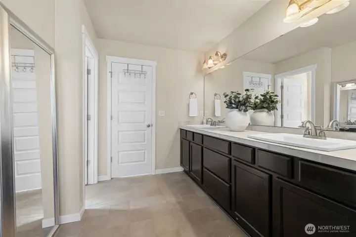 Primary bath With good storage Primary bath With good storage