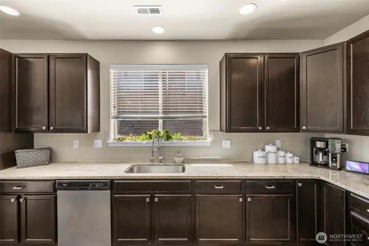 Great cabinet space Great cabinet space