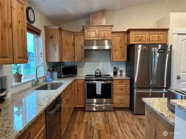 Gorgeous granite countertops and quality appliances!